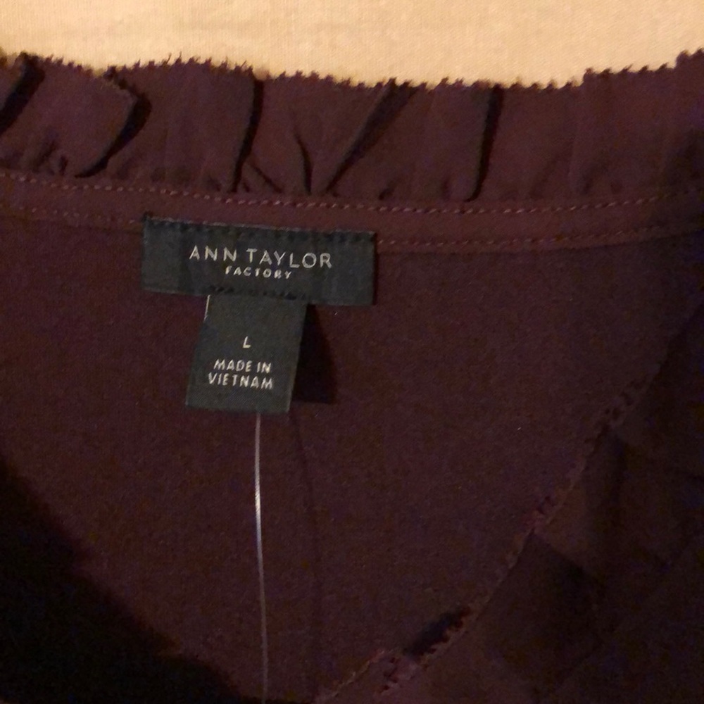 ANN TAYLOR women’s V-neck sleeveless top NWT - Picture 2 of 6